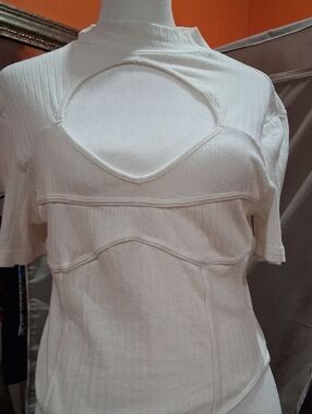 SHEIN Cream Short Sleeve Ribbed Top with Keyhole Cutout